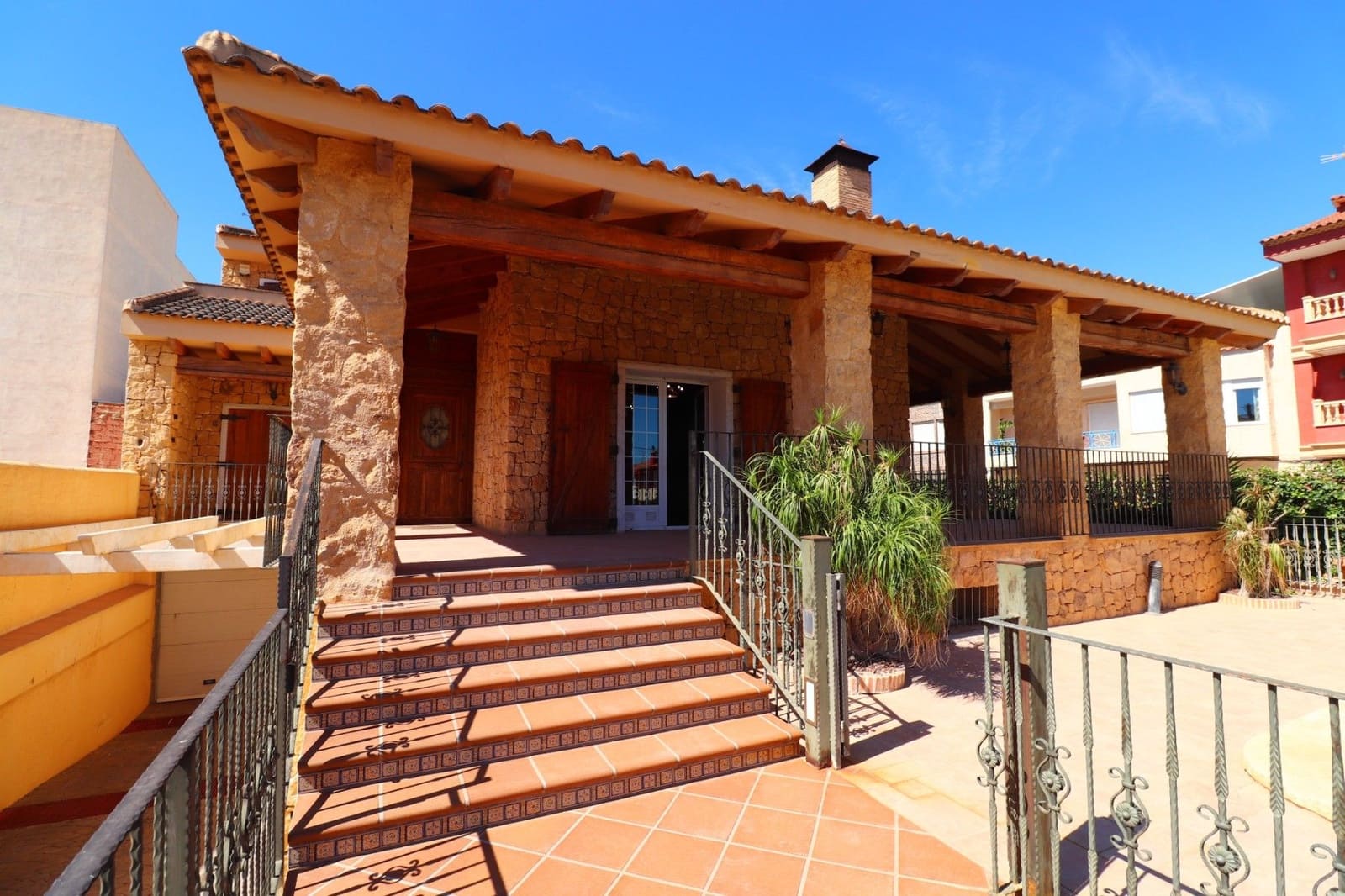 5 bedroom Villa for sale in Formentera del Segura with pool garage - € 600,000 (Ref: 10177235)