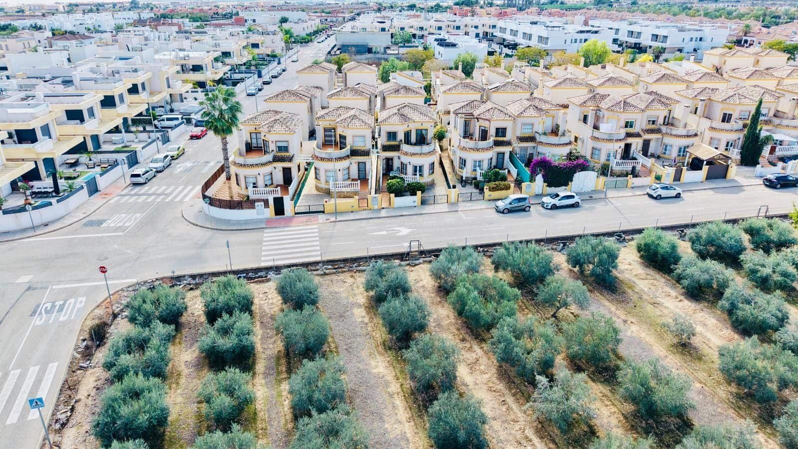 3 soveværelse Villa til salg i Los Montesinos med garage - € 255.000 (Ref: 10177240)