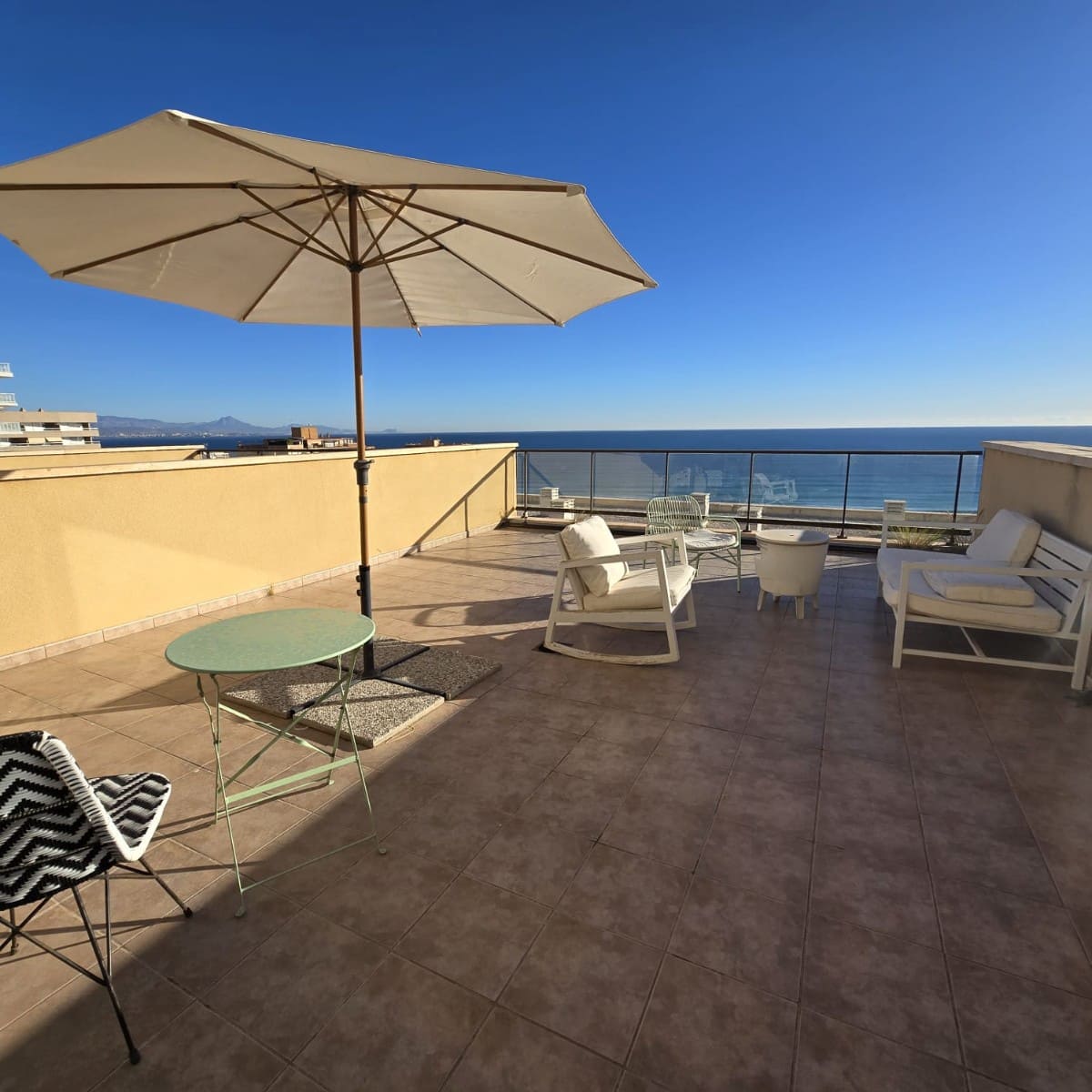 Casa de 3 habitaciones en Arenales del Sol en venta con piscina garaje - 450.000 € (Ref: 9449491)