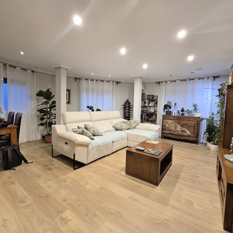 4 makuuhuone Huoneisto myytävänä paikassa Torrellano, Elche / Elx mukana 
autotalli - 360 000 € (Ref: 9449493)