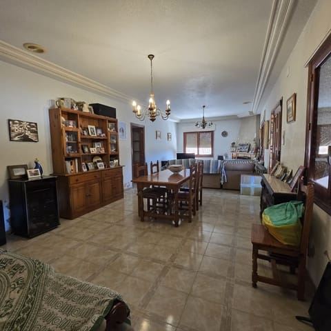 Chalet de 5 habitaciones en Elche / Elx en venta con piscina - 298.000 € (Ref: 9449494)