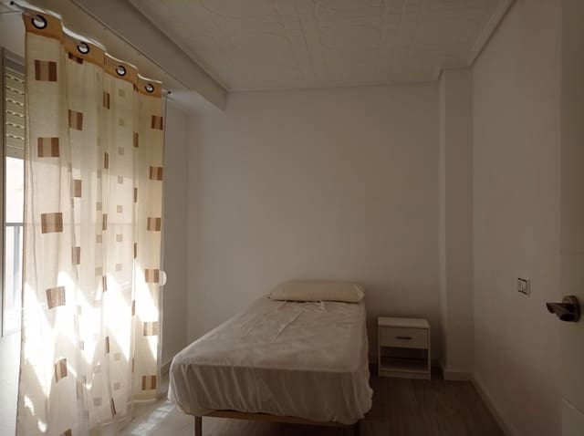 4 bedroom Flat for sale in Elche / Elx - € 149,000 (Ref: 9449498)