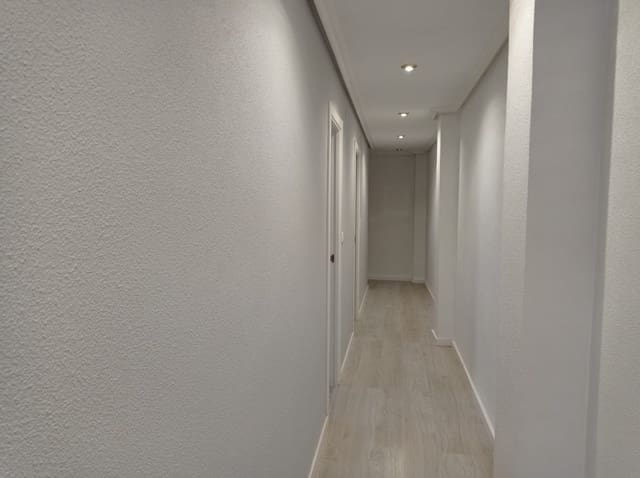 4 bedroom Flat for sale in Elche / Elx - € 149,000 (Ref: 9449498)