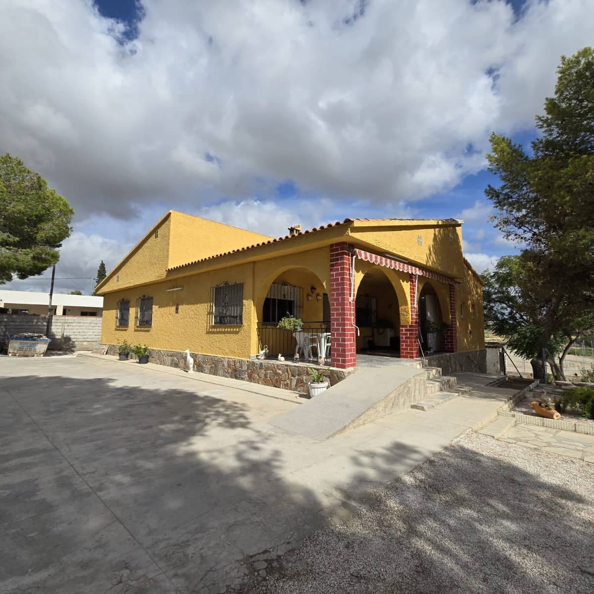 5 bedroom Villa for sale in Rebolledo with pool garage - € 295,000 (Ref: 9449499)