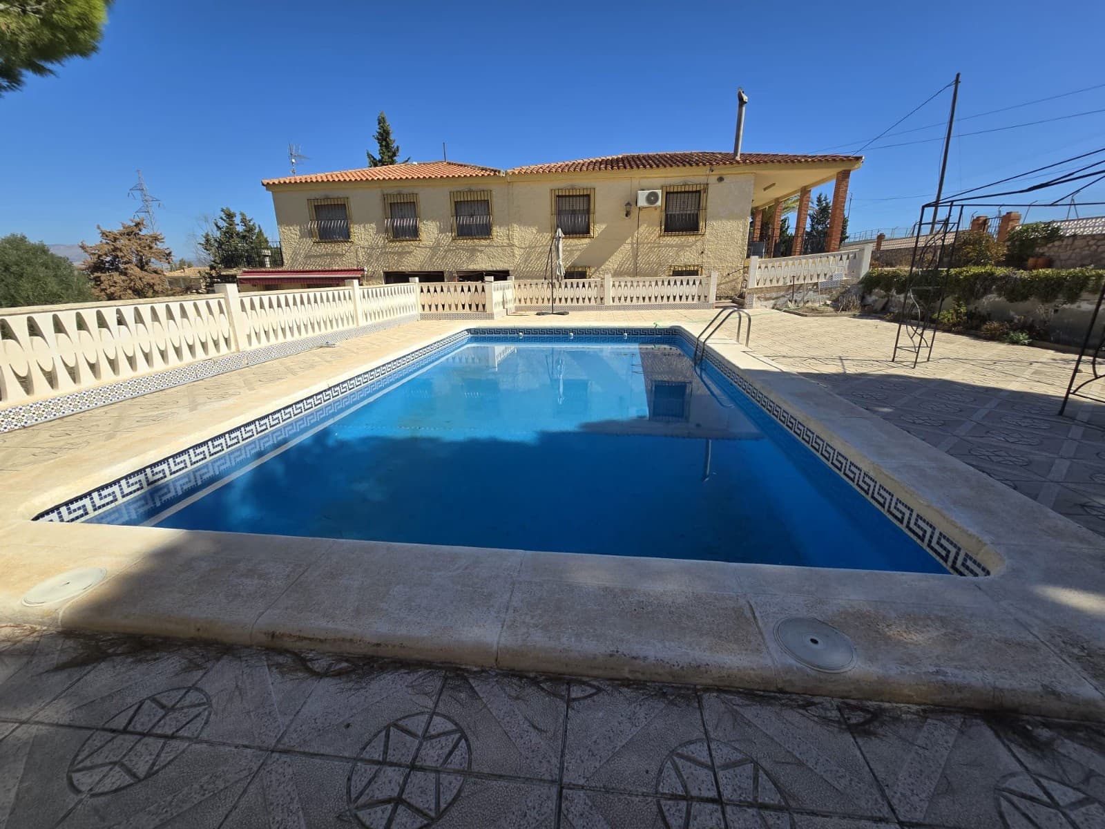 6 bedroom Villa for sale in Rebolledo with pool garage - € 320,000 (Ref: 9449512)