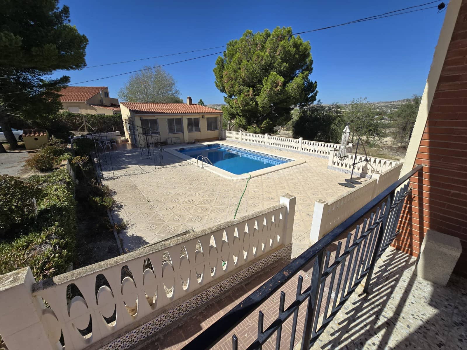 6 bedroom Villa for sale in Rebolledo with pool garage - € 320,000 (Ref: 9449512)