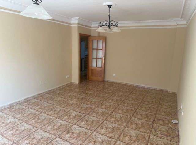 Piso de 3 habitaciones en Centro, Torrevieja en venta - 205.000 € (Ref: 9449517)