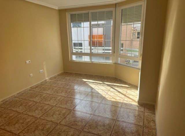 Piso de 3 habitaciones en Centro, Torrevieja en venta - 205.000 € (Ref: 9449517)