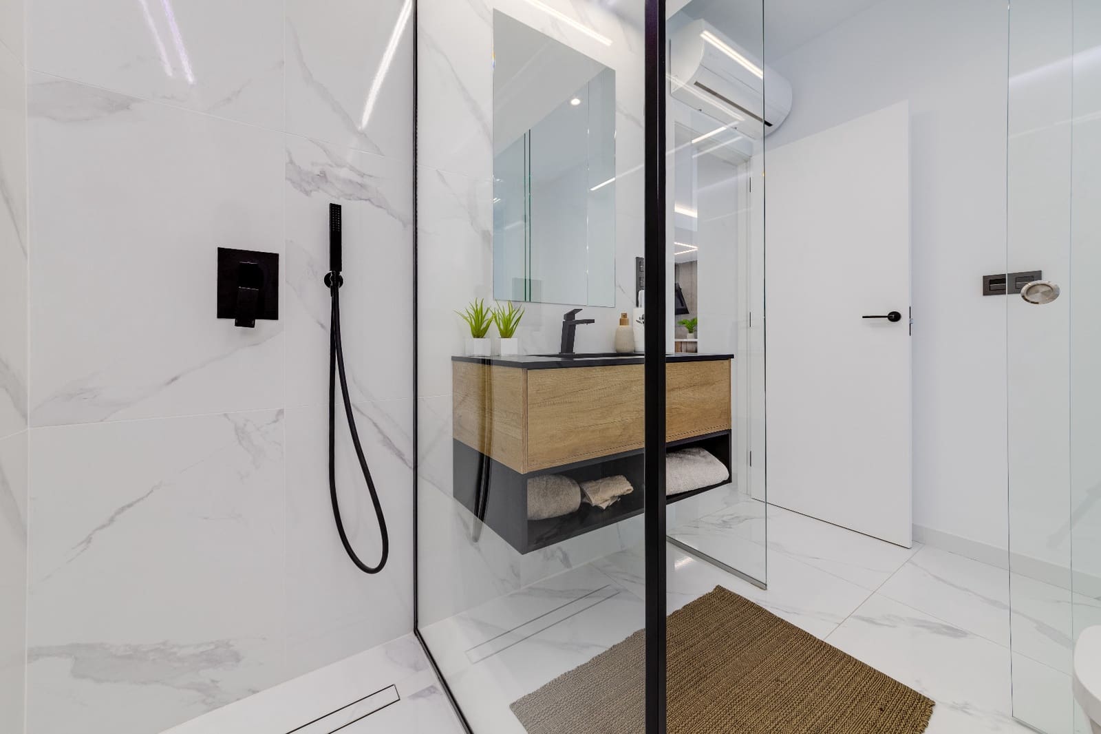 2 bedroom Apartment for sale in Guardamar del Segura with pool - € 219,000 (Ref: 9449519)