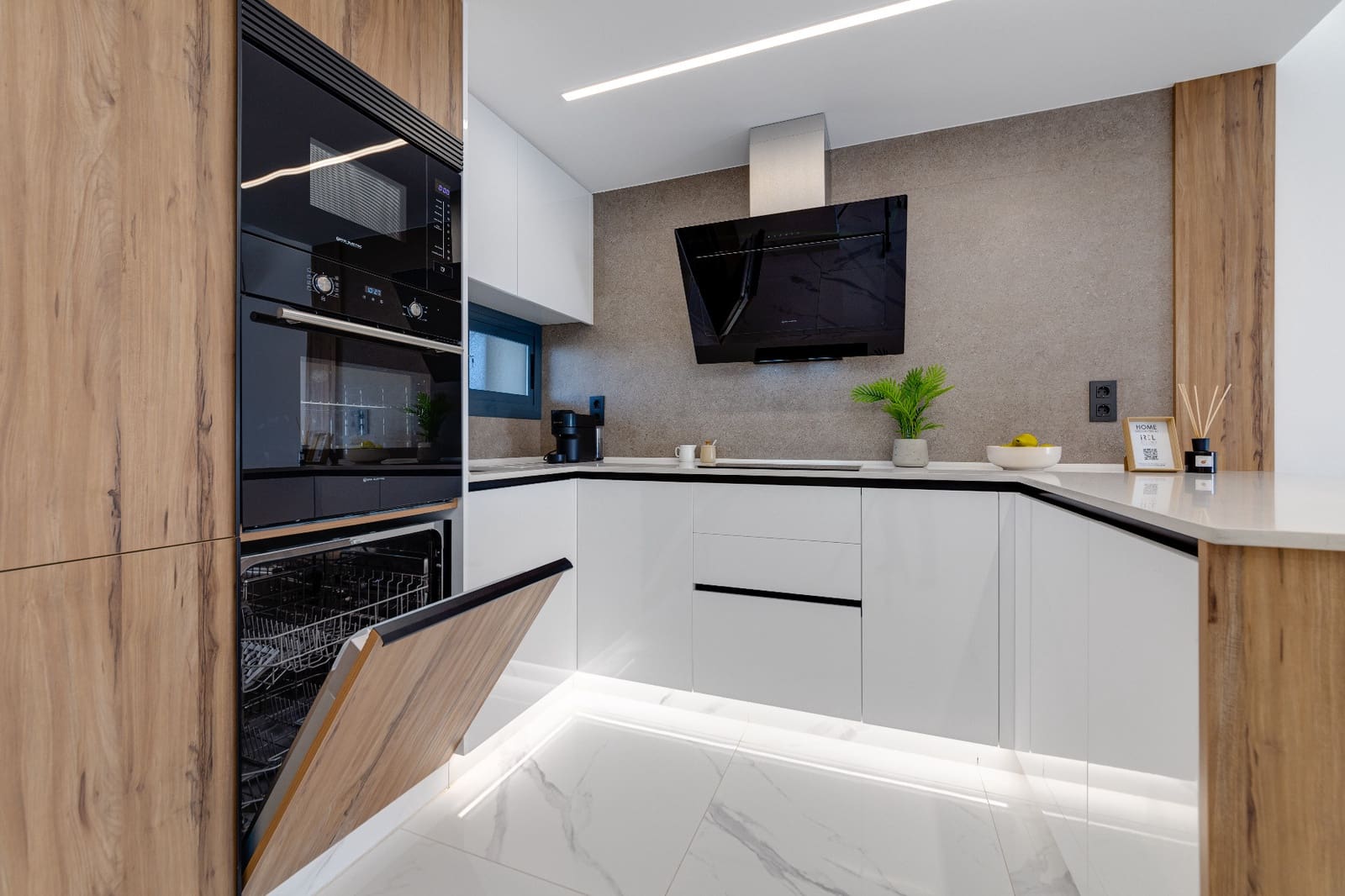 2 bedroom Apartment for sale in Guardamar del Segura with pool - € 219,000 (Ref: 9449519)