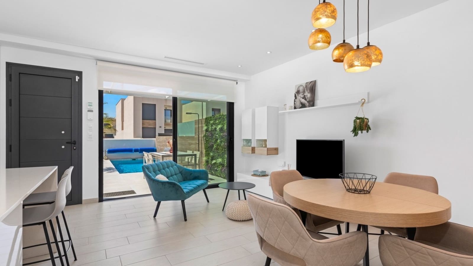 4 makuuhuone Rivitalo myytävänä paikassa Rojales mukana uima-altaan 
autotalli - 384 900 € (Ref: 9449528)