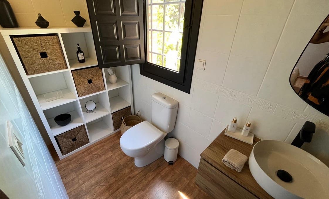 6 bedroom Villa for sale in Torrellano with pool - € 620,000 (Ref: 9450053)