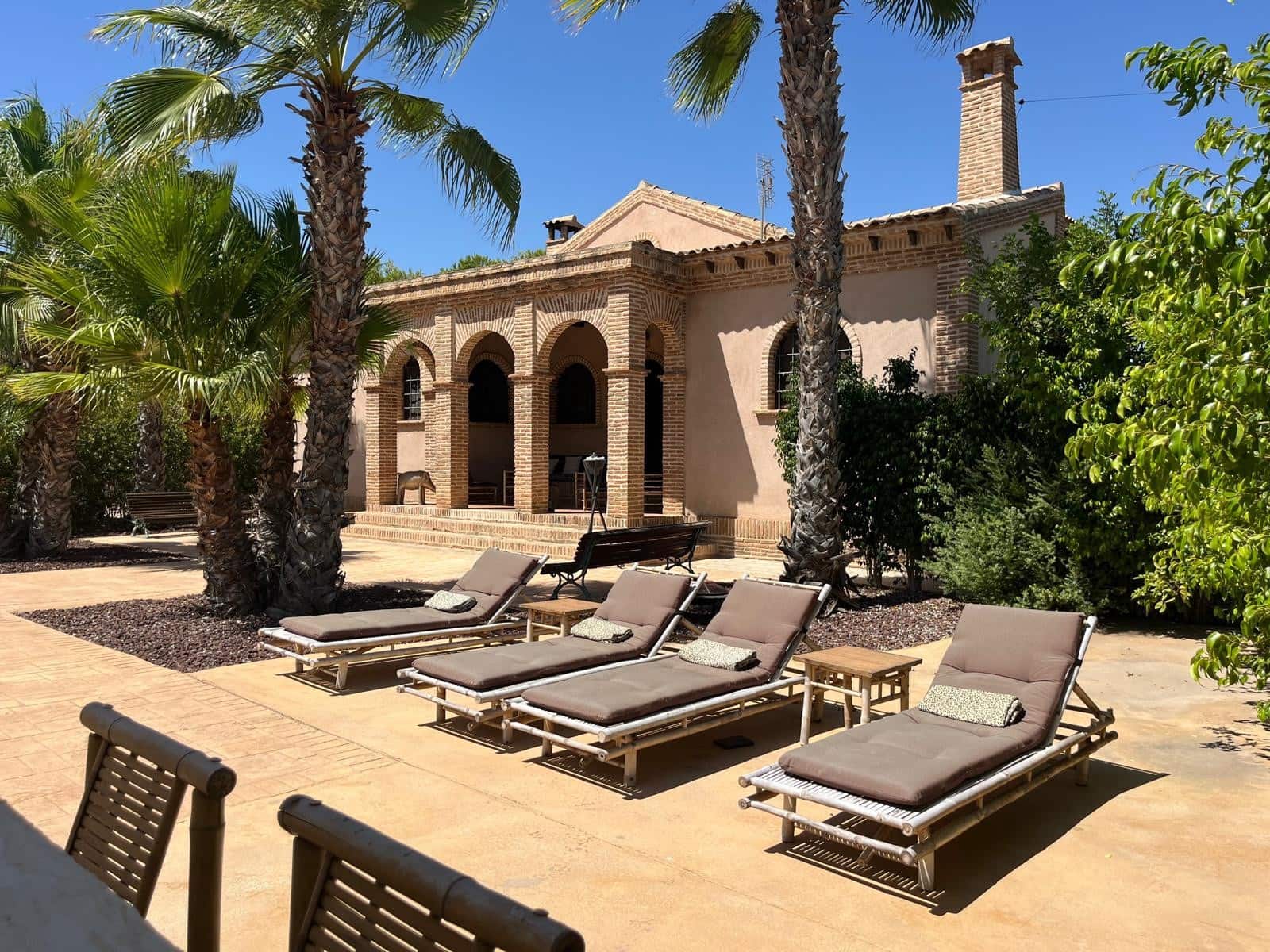 6 bedroom Villa for sale in Torrellano with pool - € 620,000 (Ref: 9450053)