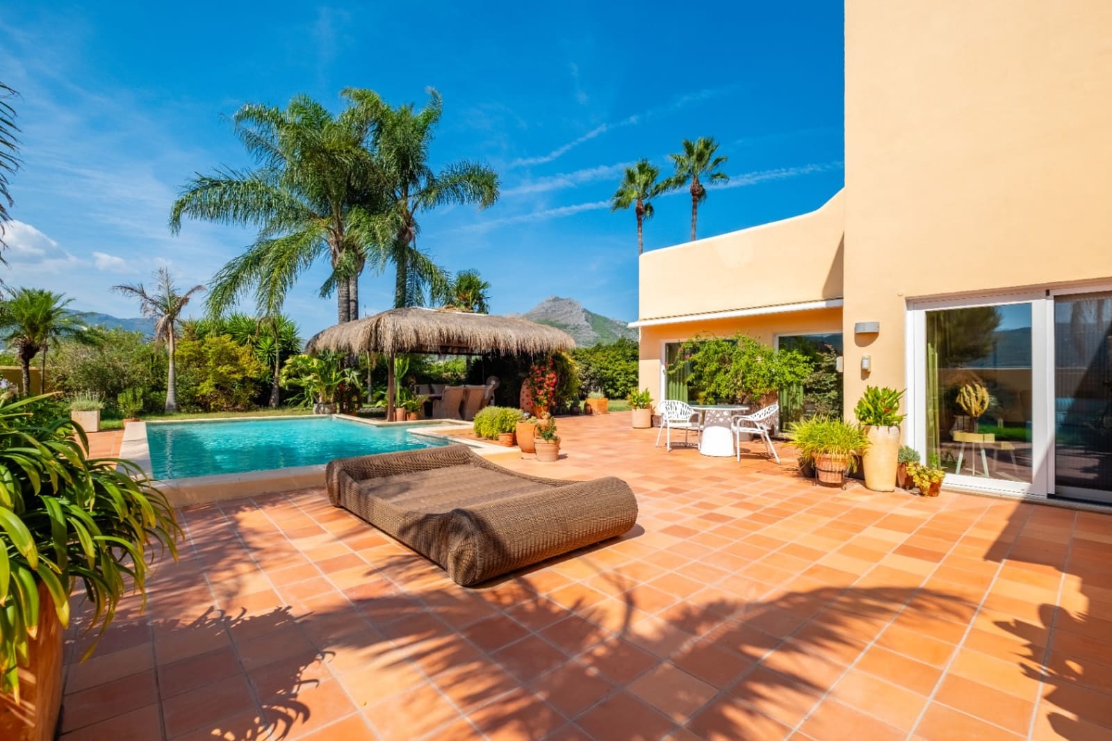 4 soverom Villa til salgs i Tormos med garasje - € 940 000 (Ref: 10078932)