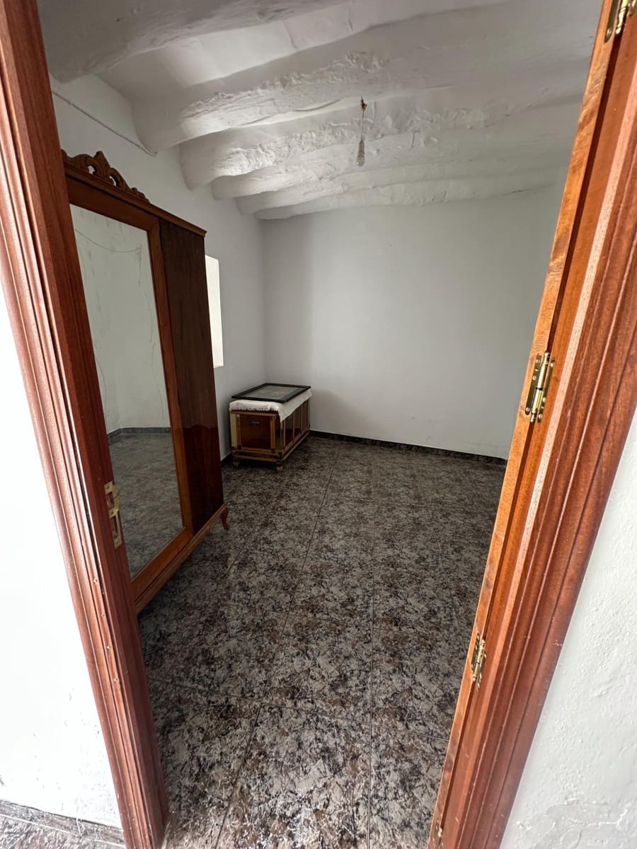 Casa de 4 habitaciones en Somontín en venta - 69.000 € (Ref: 10078495)