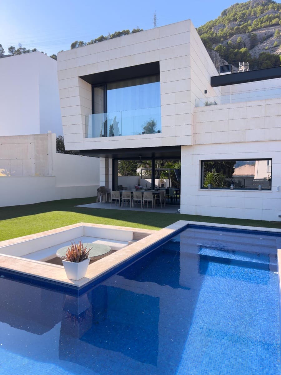 6 soverom Villa til salgs i Alcoy / Alcoi med svømmebasseng garasje - € 1 300 000 (Ref: 10171850)