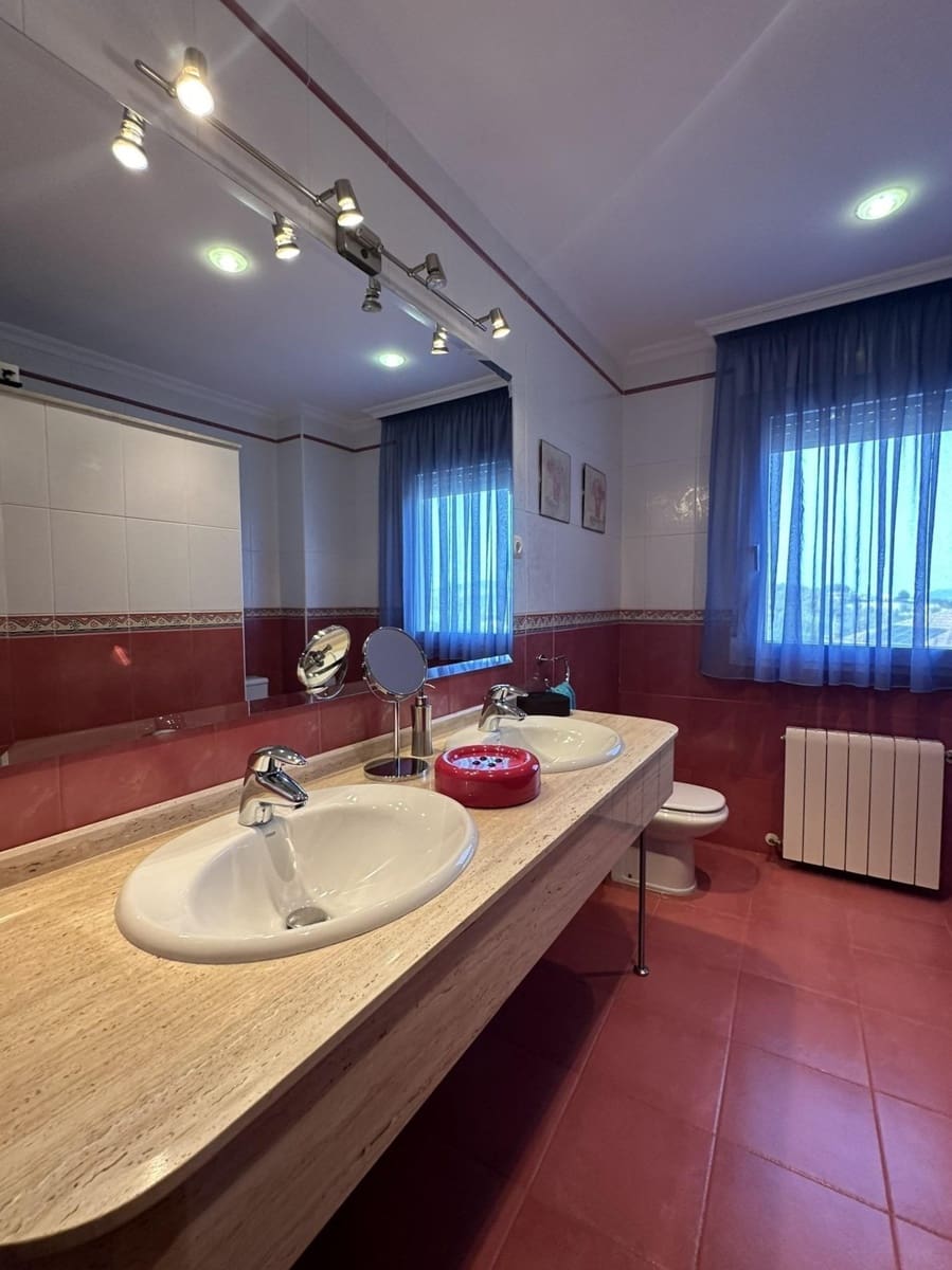 4 bedroom Villa for sale in Cocentaina with pool garage - € 630,000 (Ref: 8938676)