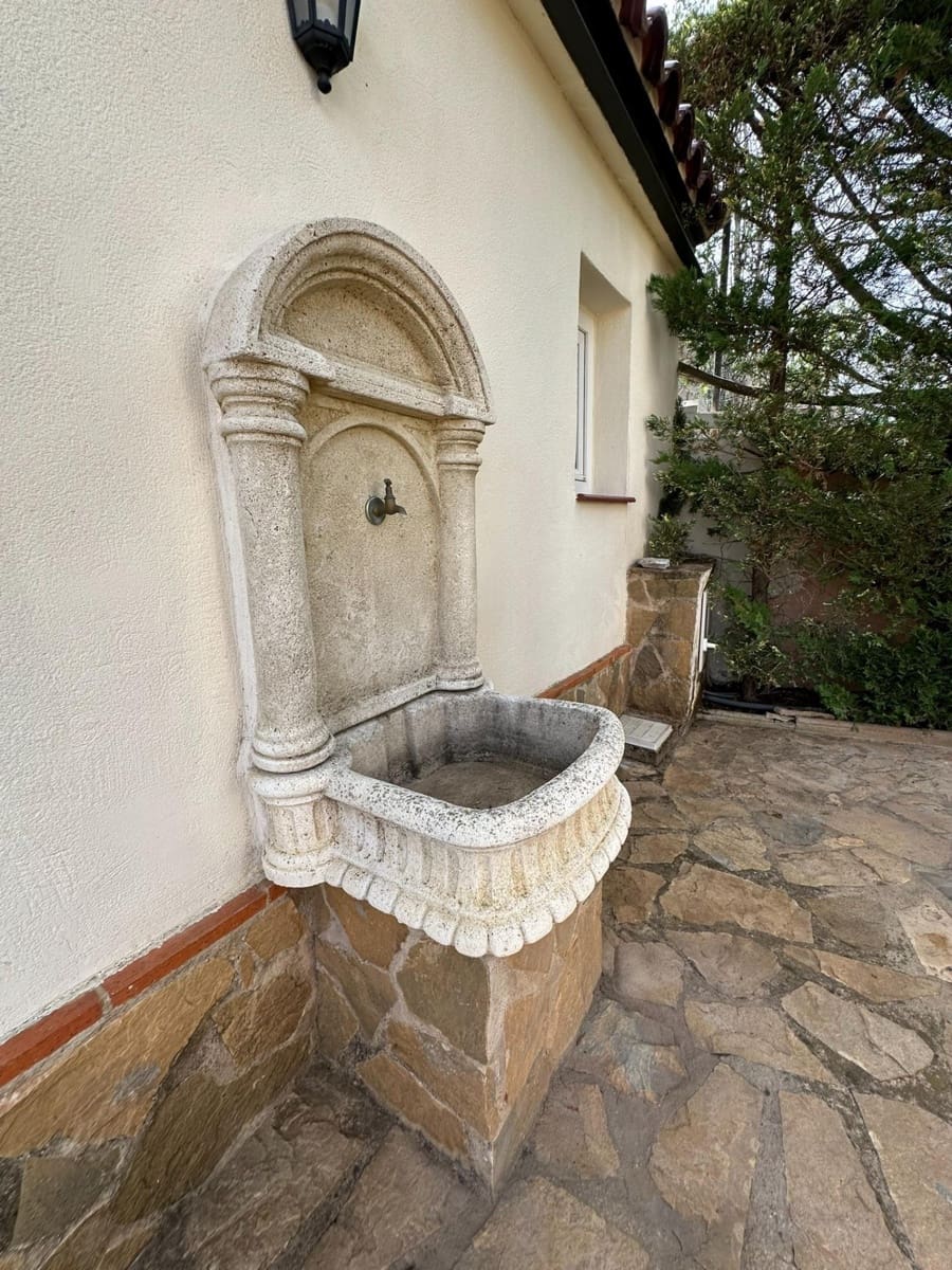 4 bedroom Villa for sale in Cocentaina with pool garage - € 630,000 (Ref: 8938676)