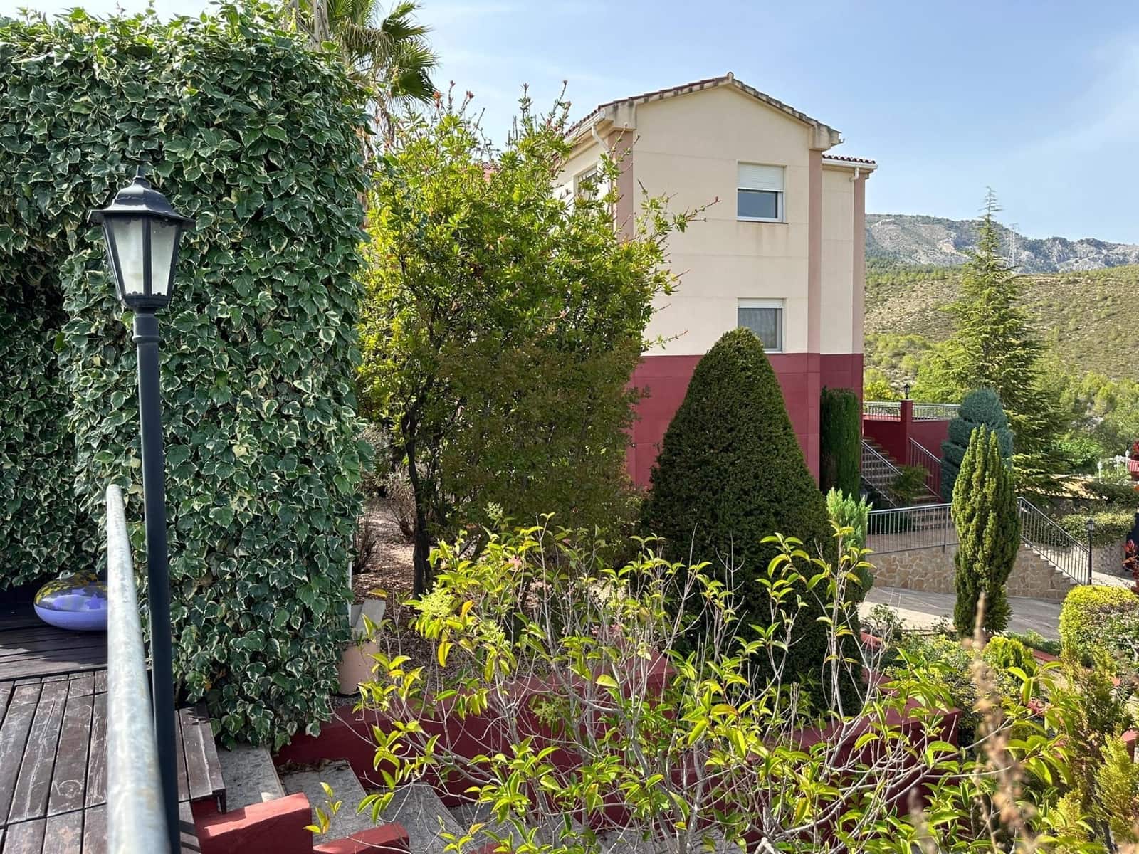 4 bedroom Villa for sale in Cocentaina with pool garage - € 630,000 (Ref: 8938676)