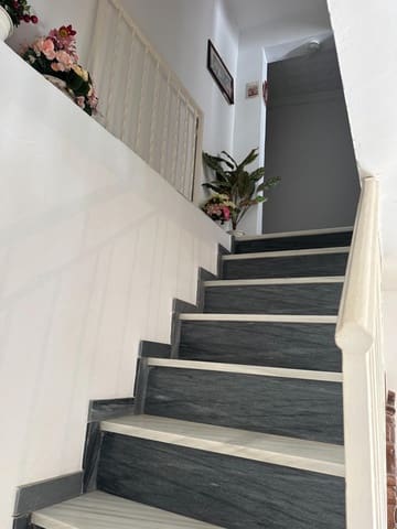 6 bedroom Townhouse for sale in Sierro - € 40,000 (Ref: 8998792)