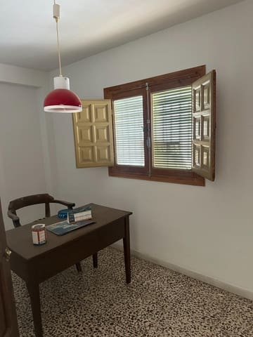 6 bedroom Townhouse for sale in Sierro - € 40,000 (Ref: 8998792)