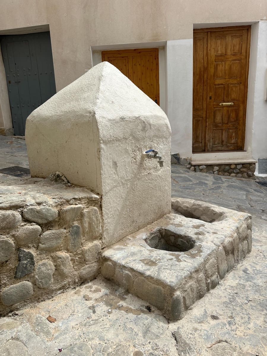 6 bedroom Townhouse for sale in Sierro - € 40,000 (Ref: 8998792)