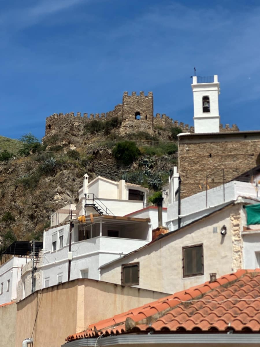 6 bedroom Townhouse for sale in Sierro - € 40,000 (Ref: 8998792)