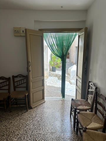 6 bedroom Townhouse for sale in Sierro - € 40,000 (Ref: 8998792)