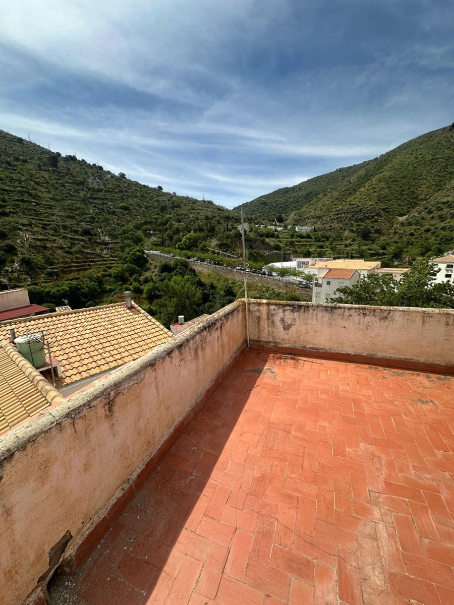 6 bedroom Townhouse for sale in Sierro - € 40,000 (Ref: 8998792)