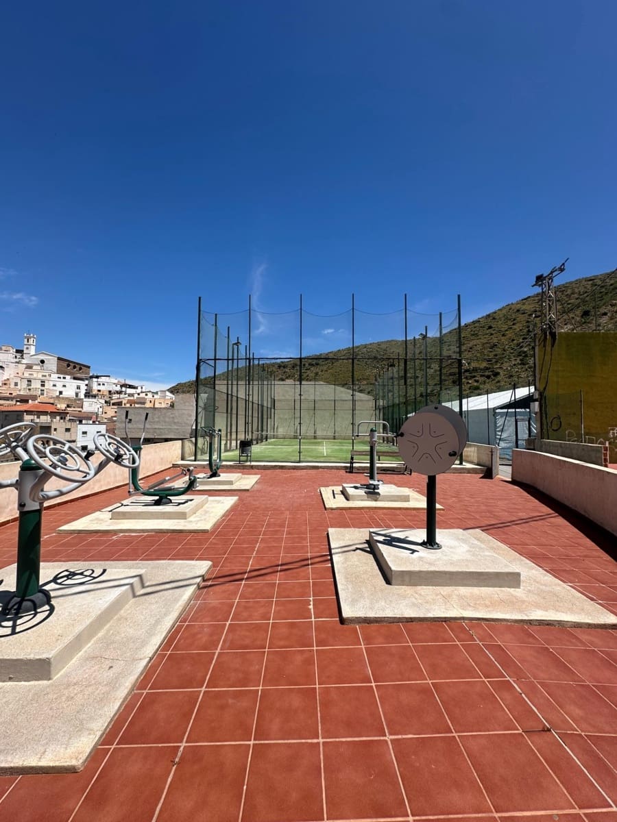 6 bedroom Townhouse for sale in Sierro - € 40,000 (Ref: 8998792)