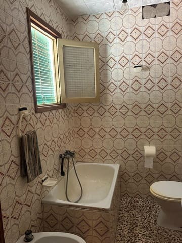 6 bedroom Townhouse for sale in Sierro - € 40,000 (Ref: 8998792)