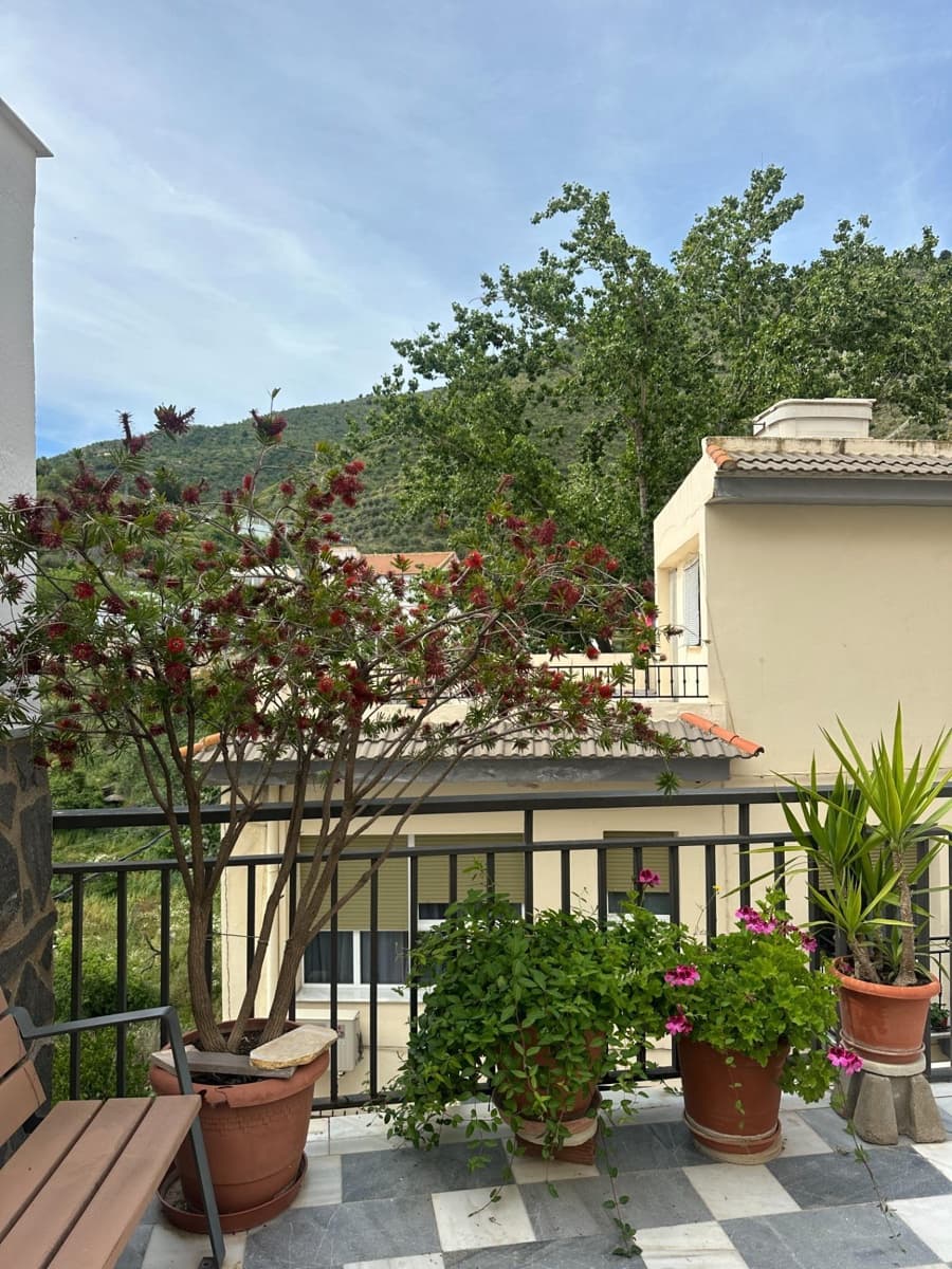 6 bedroom Townhouse for sale in Sierro - € 40,000 (Ref: 8998792)