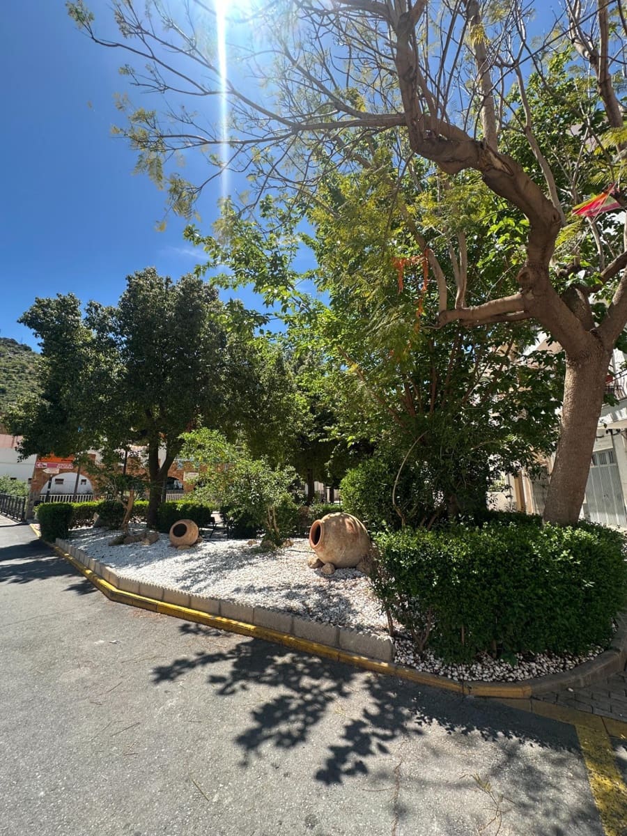 6 bedroom Townhouse for sale in Sierro - € 40,000 (Ref: 8998792)