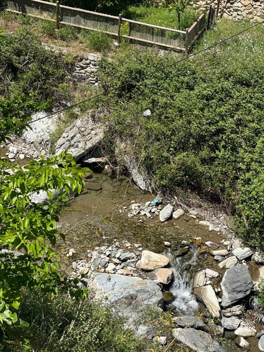 6 bedroom Townhouse for sale in Sierro - € 40,000 (Ref: 8998792)