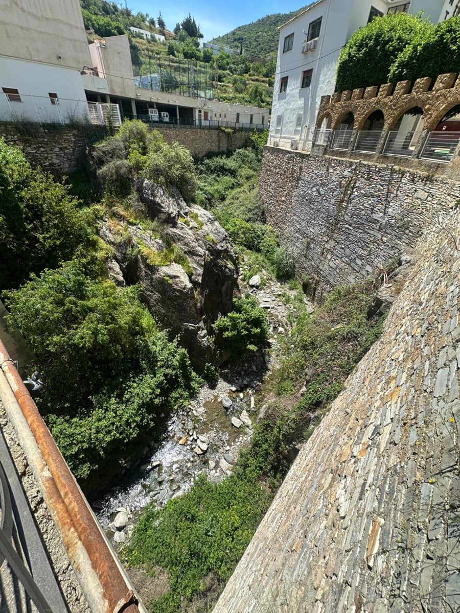 6 bedroom Townhouse for sale in Sierro - € 40,000 (Ref: 8998792)