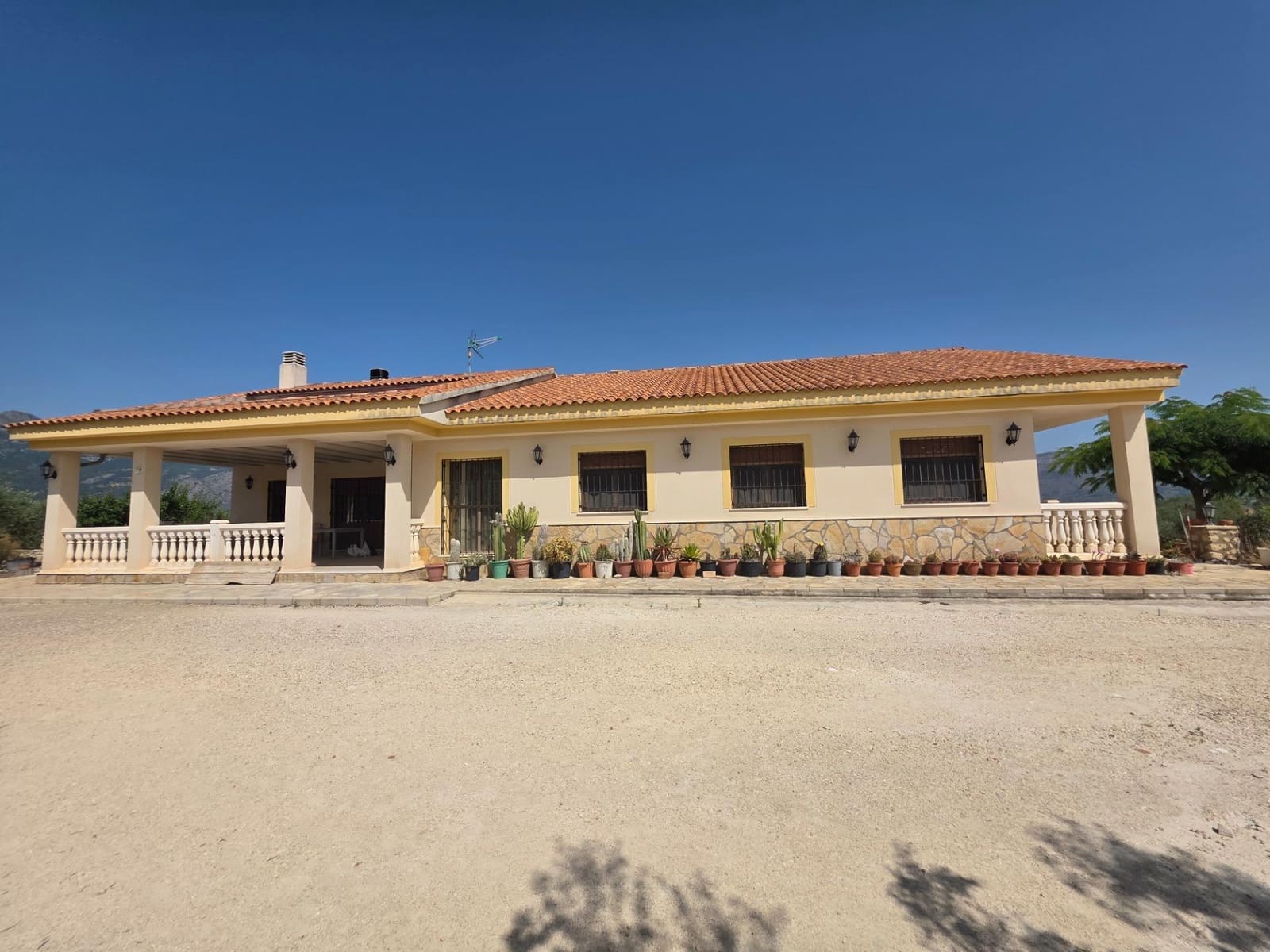 4 soveværelse Villa til salg i Muro de Alcoy med swimmingpool garage - € 420.000 (Ref: 9095358)