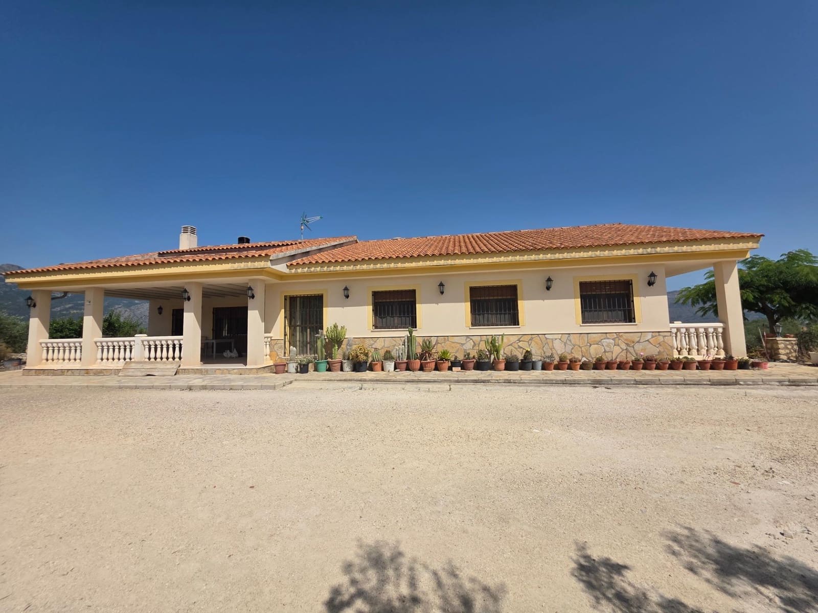 4 soveværelse Villa til salg i Muro de Alcoy med swimmingpool garage - € 420.000 (Ref: 9095358)