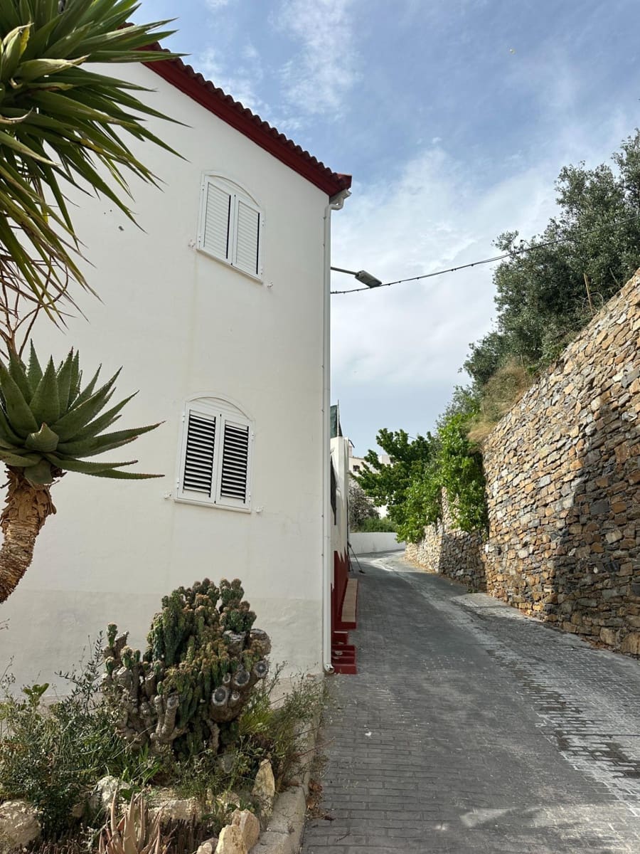 4 soveværelse Rækkehus til salg i Urracal med garage - € 130.000 (Ref: 9137269)