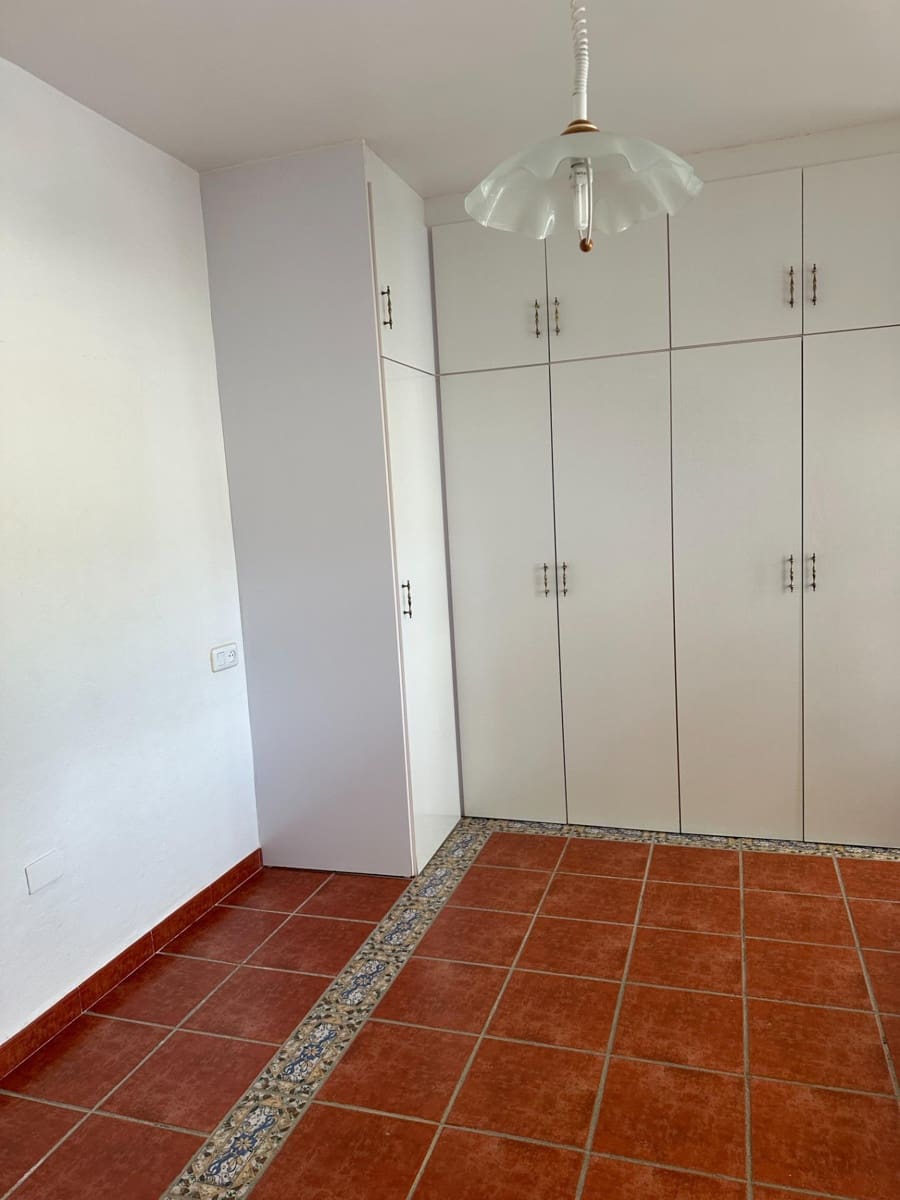 4 soveværelse Rækkehus til salg i Urracal med garage - € 130.000 (Ref: 9137269)