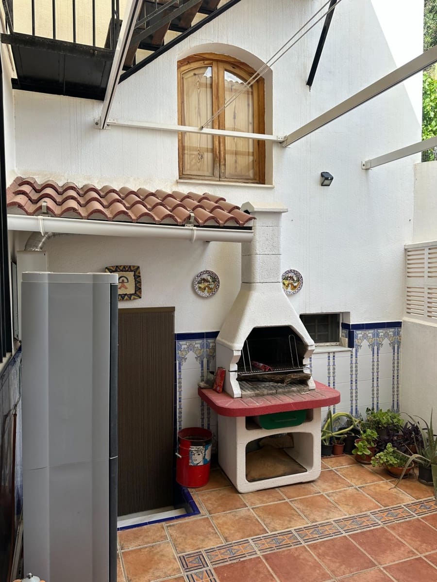 4 soveværelse Rækkehus til salg i Urracal med garage - € 130.000 (Ref: 9137269)