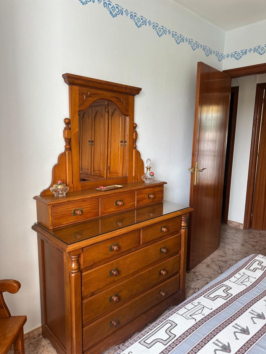 4 soveværelse Rækkehus til salg i Urracal med garage - € 130.000 (Ref: 9137269)