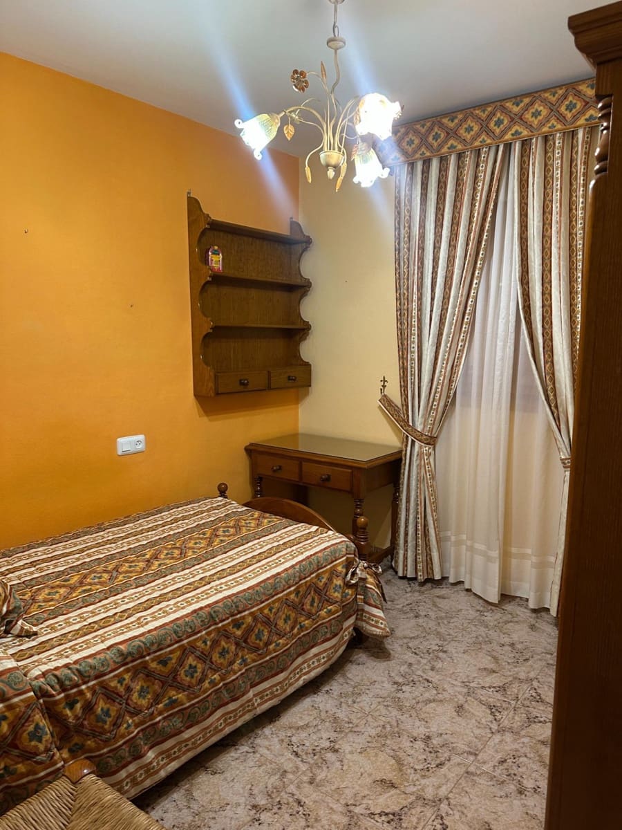 4 soveværelse Rækkehus til salg i Urracal med garage - € 130.000 (Ref: 9137269)