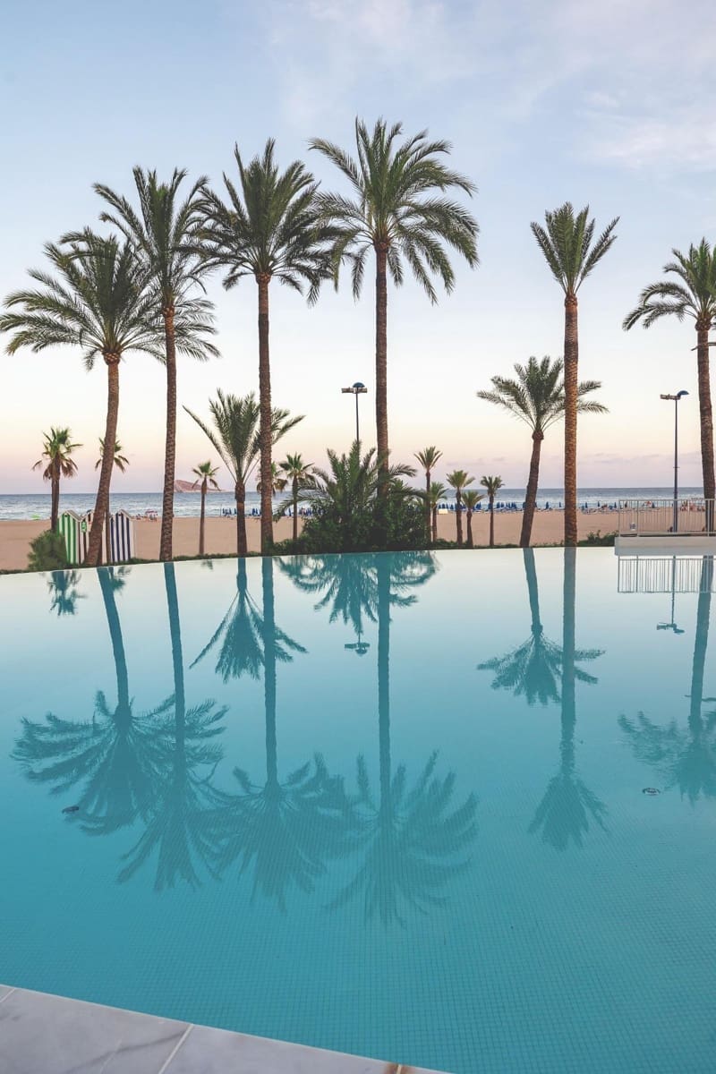 2 bedroom Apartment for sale in Benidorm with pool - € 1,020,000 (Ref: 9317934)