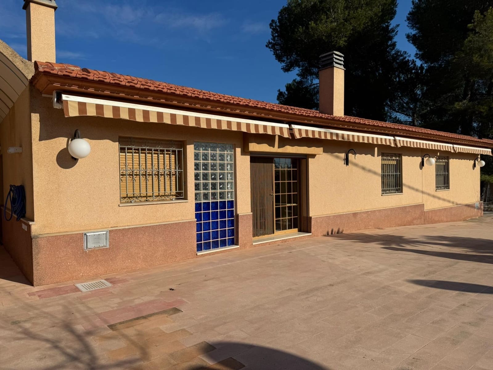 5 soveværelse Villa til salg i Cocentaina med swimmingpool garage - € 280.000 (Ref: 9548375)