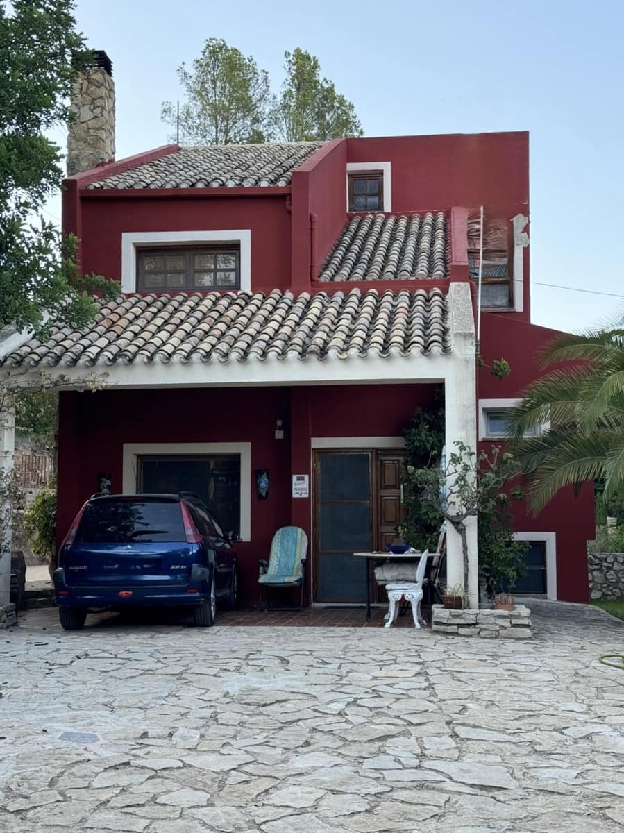 Chalet de 6 habitaciones en Muro de Alcoy en venta con piscina garaje - 280.000 € (Ref: 9551677)
