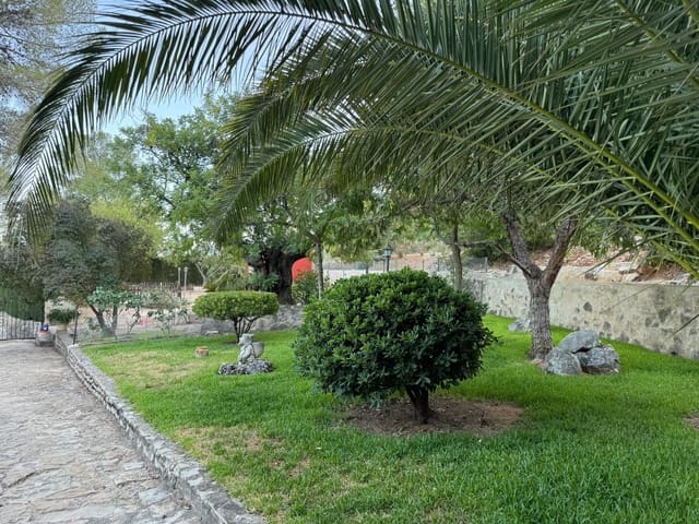 6 bedroom Villa for sale in Muro de Alcoy with pool garage - € 280,000 (Ref: 9551677)