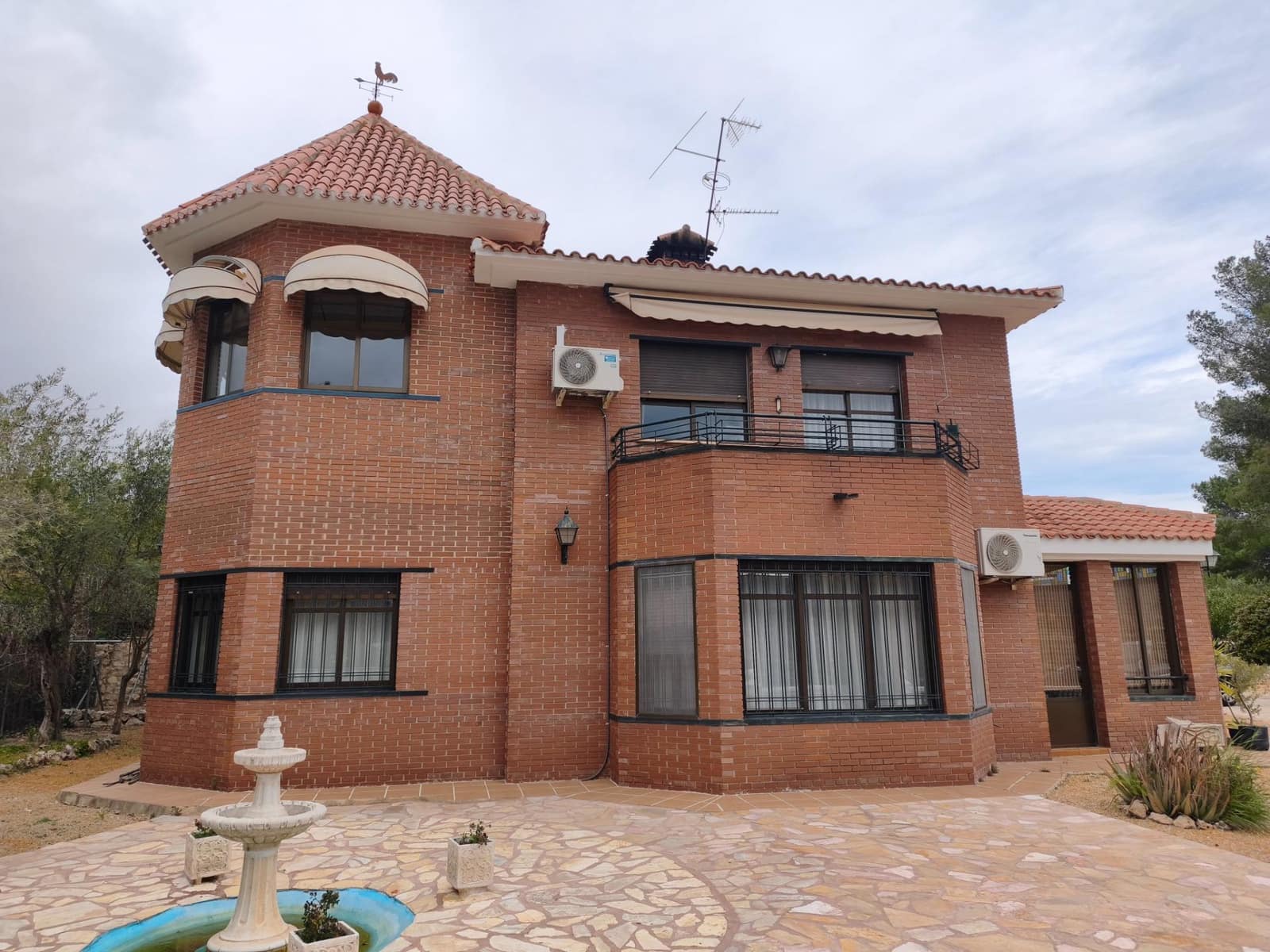 5 bedroom Villa for sale in Cocentaina with garage - € 369,000 (Ref: 9627691)