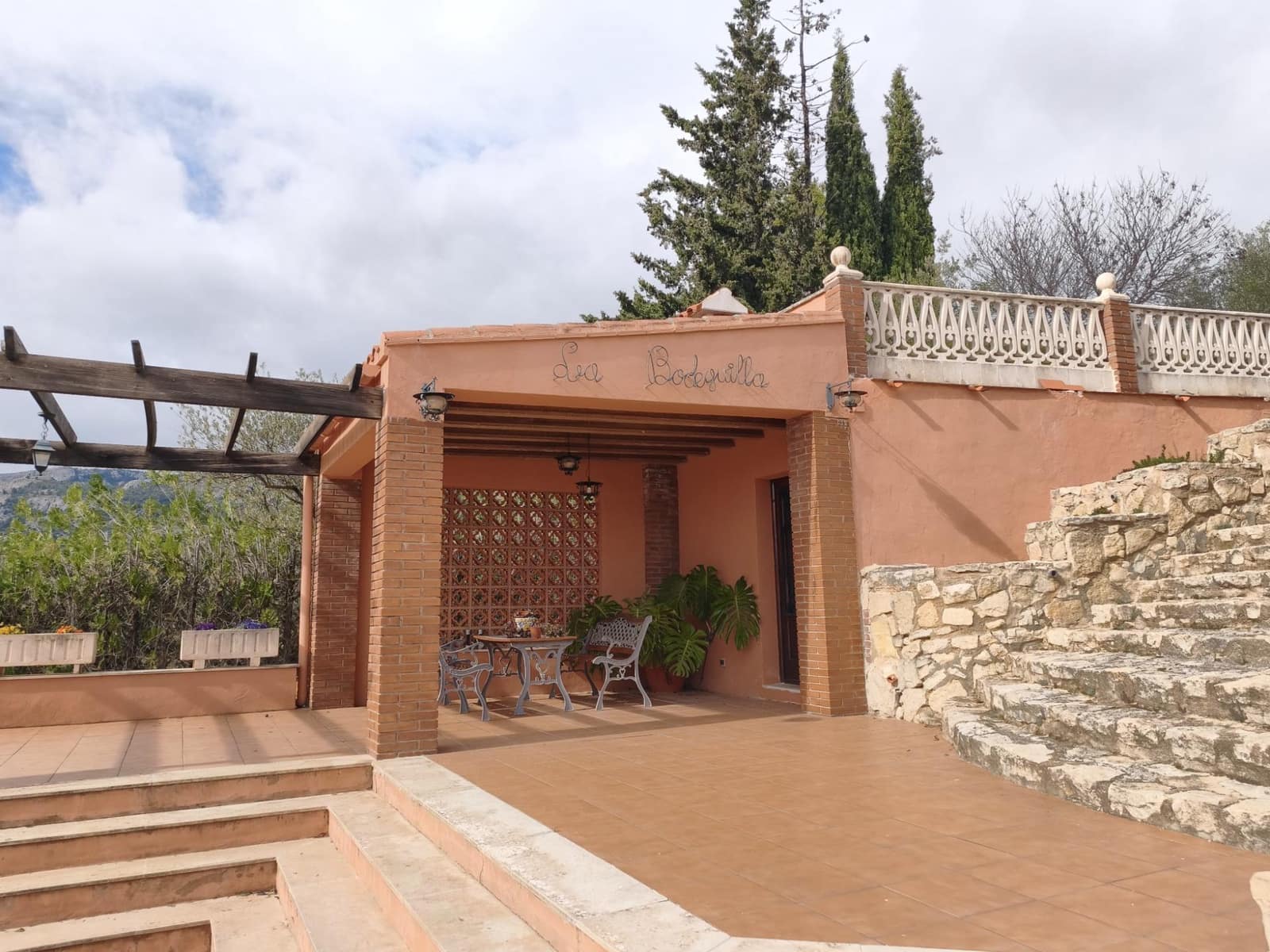 5 bedroom Villa for sale in Cocentaina with garage - € 369,000 (Ref: 9627691)