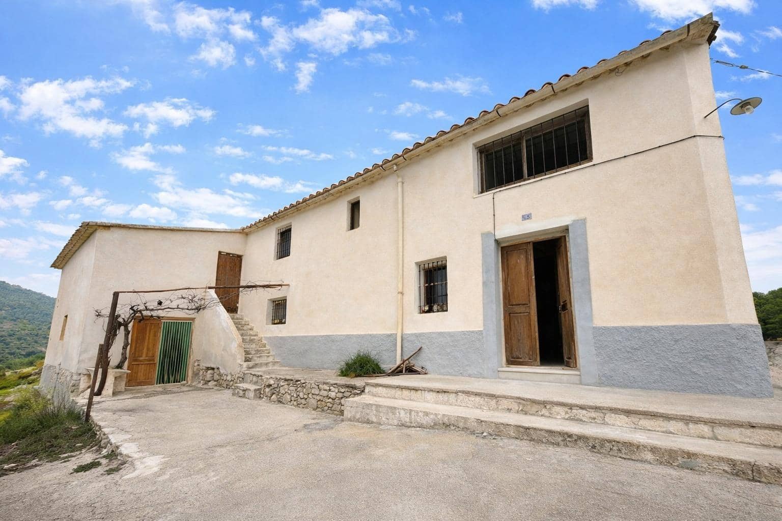 7 soveværelse Finca/Landehus til salg i Bayarque med garage - € 180.000 (Ref: 9645149)