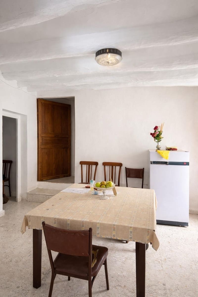 7 soveværelse Finca/Landehus til salg i Bayarque med garage - € 180.000 (Ref: 9645149)